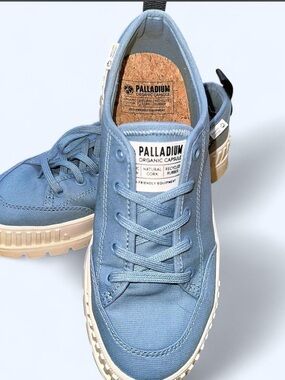 Palladium Light Blue Canvas Low-Top Sneakers M7 W8.5